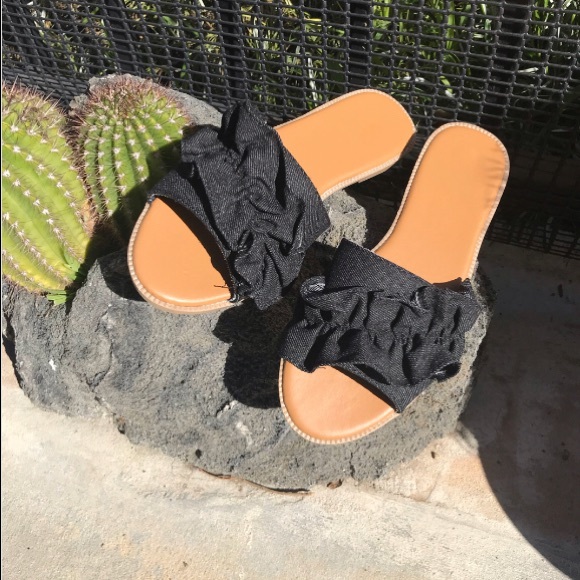 New Flirty Ruffle sandal - Picture 5 of 9